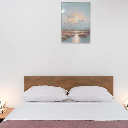 Lucija 斯塔利格拉德-帕克利尼卡