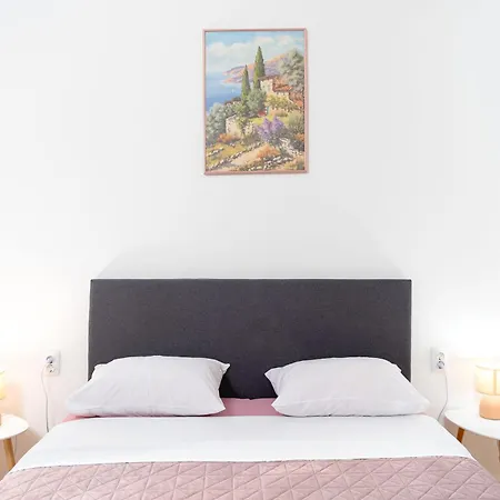 Lucija Apartmán Starigrad Paklenica