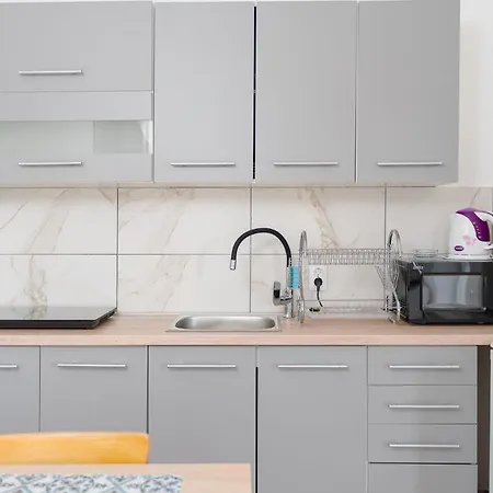 Lucija 斯塔利格拉德-帕克利尼卡