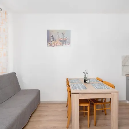 Lucija Apartment *