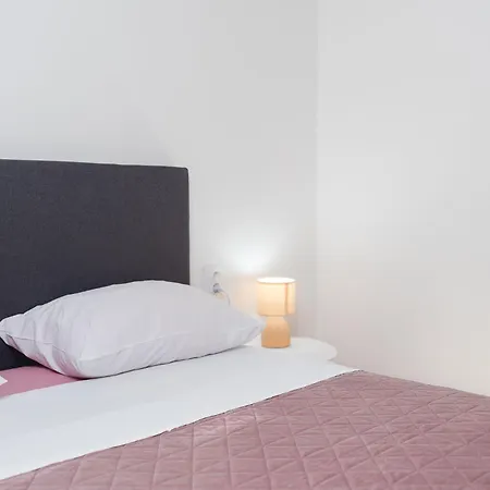 Lucija * 斯塔利格拉德-帕克利尼卡